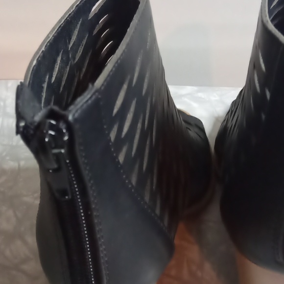 Black caged open toe boots - Picture 5 of 8